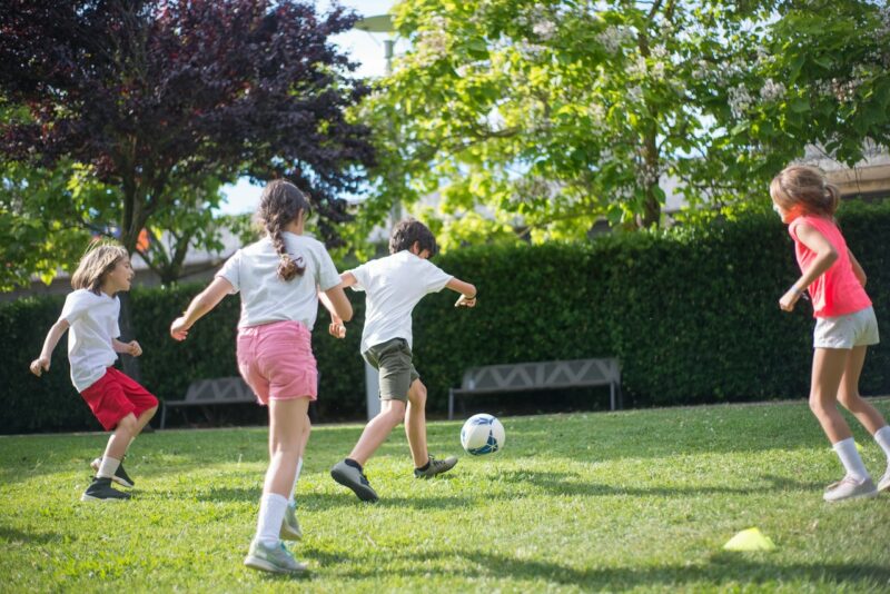 Waarom het goed is voor kinderen om buiten te sporten